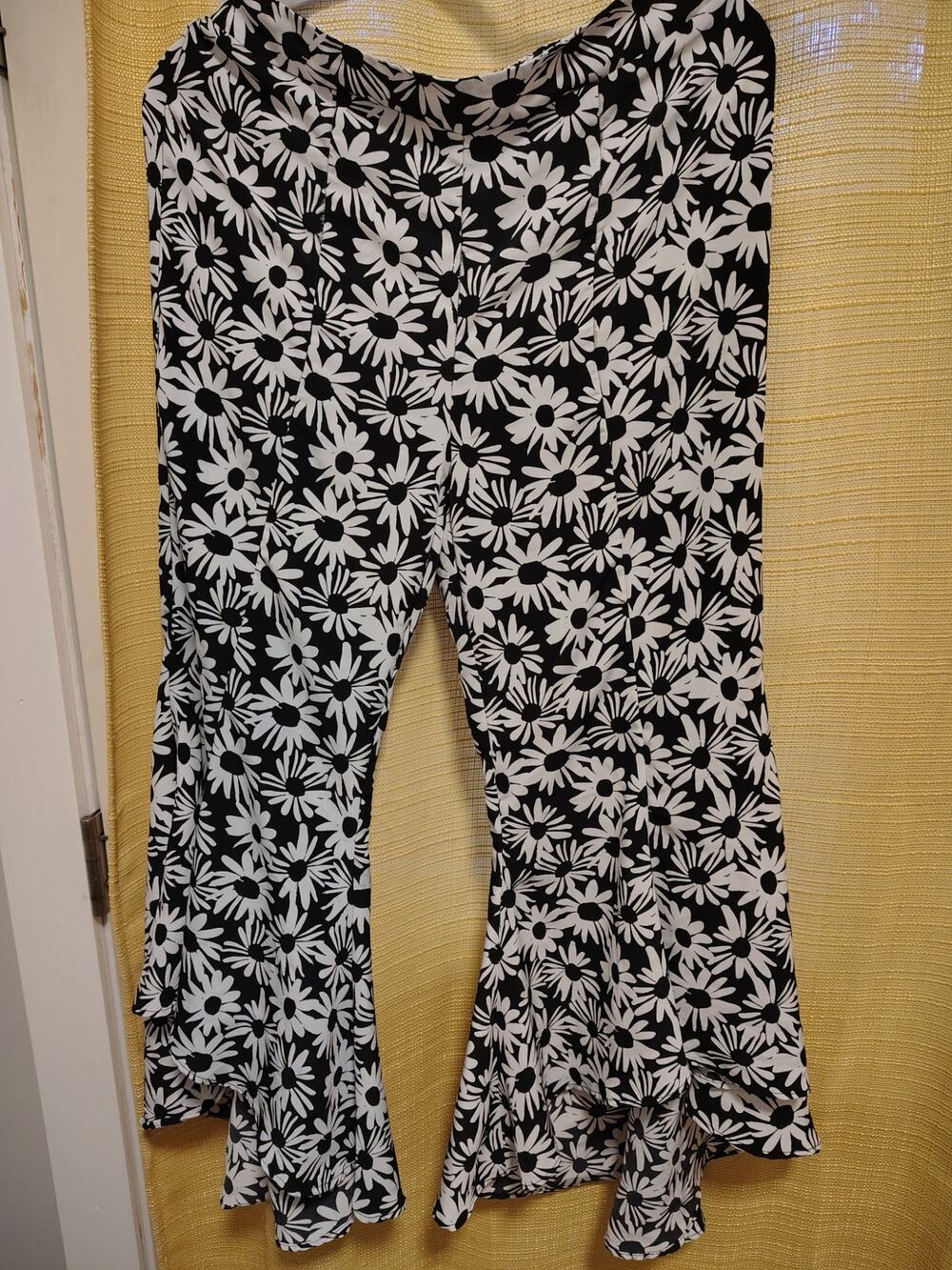 Vintage Retro Daisy Print Flared Bell Bottom Pants Size 10P 🖤🌼